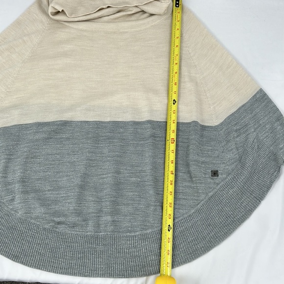 Smartwool Nokoni Colorblock poncho/sweater cowl neck in Natural & Silver size S - Picture 10 of 13